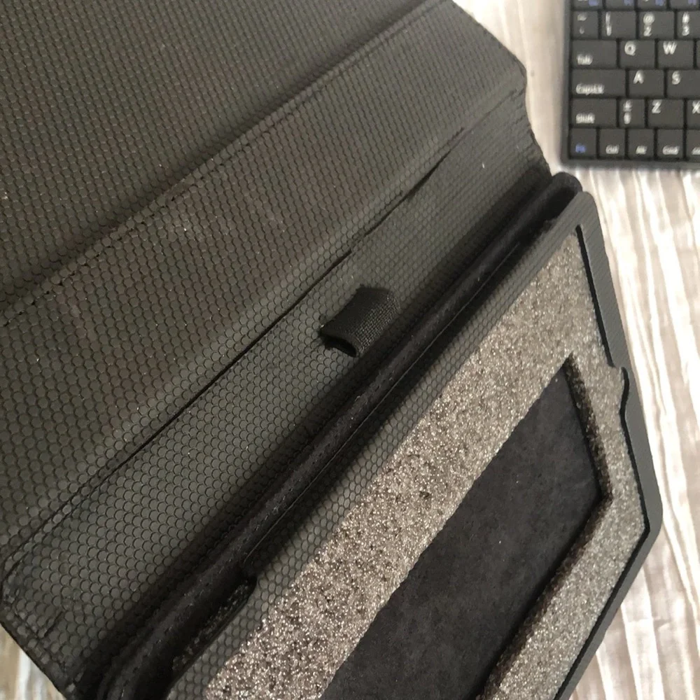 BROOKSTONE MINI TABLET black faux leather ipad blue tooth case & keyboard